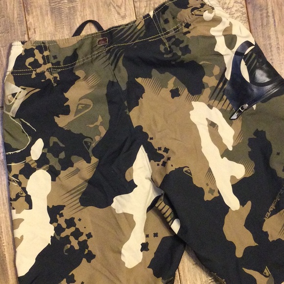 Quicksilver Camo swim trunks - Picture 6 of 6